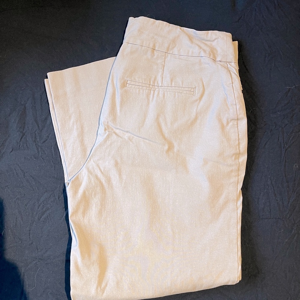 Reitmans Cream Ankle Cropped Pants